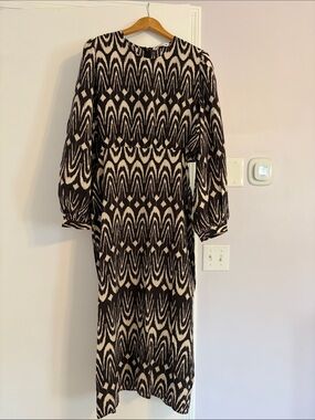 Zara Black & Cream Geometric Long Sleeve Midi Dress